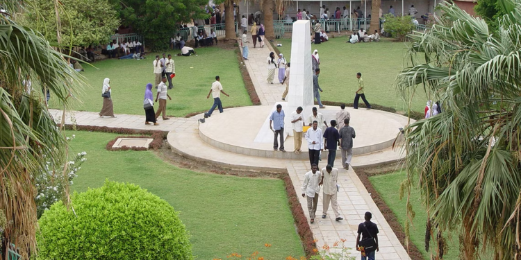 جامعة (وهميــــة) خرجت آلاف الطلاب بشهادات مزورة بالسودان