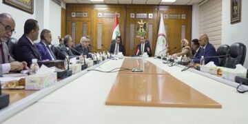 وزير التخطيط يترأس اجتماع اللجنة الوزارية الخاصة بـ(معالجة مشاكل المستشفيات المتوقفة)