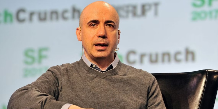 الملياردير (يوري ميلنر) يتخلّــــى عن جنسيته الروسية