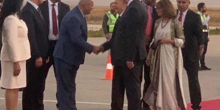 رئيس الجمهورية يصل إلى السليمانية + صور