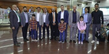 وصول الأيتام العراقيين الثلاثة إلى مطار بغداد بعد أن تقطعت بهم السبل في تركيا