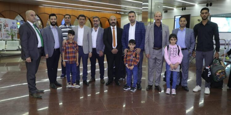 وصول الأيتام العراقيين الثلاثة إلى مطار بغداد بعد أن تقطعت بهم السبل في تركيا
