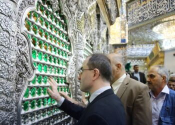 السفير الروسي يزور مرقد الامام الحسين (ع) ومستشفى الاورام السرطانية في كربلاء