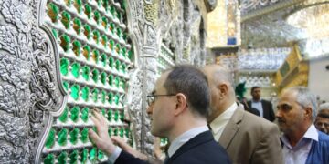 السفير الروسي يزور مرقد الامام الحسين (ع) ومستشفى الاورام السرطانية في كربلاء
