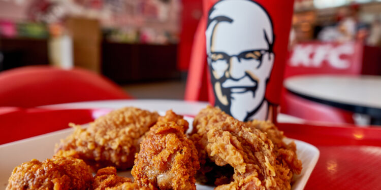 معلومات لا تعرفها عن دجاج الــ “كنتـــاكي” …(أكله العبيد في البداية و اشتهر بمصر القديمة)