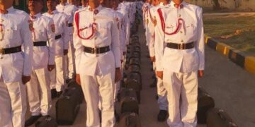 الأكاديمية العسكرية تُلزِم طلابها بارتداء القيافة الرسمية خلال (النزول والالتحاق)
