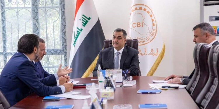 وفد من البنك الدولي يجتمع بمحافظ البنك المركزي والبحث في (3 ملفات في العراق)