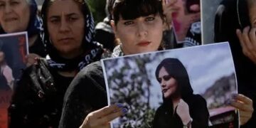 الاتحاد الأوروبي يعد مشروع قرار لتقديمه إلى الأمم المتحدة بشأن “وفاة الإيرانية مهسا أميني”
