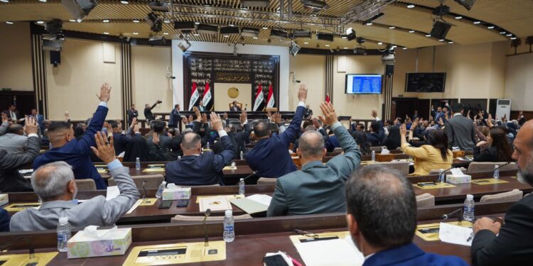 البرلمان يُصوت على إنهـــاء تكليف احسان عبد الجبار من منصب وزير المالية وكالة