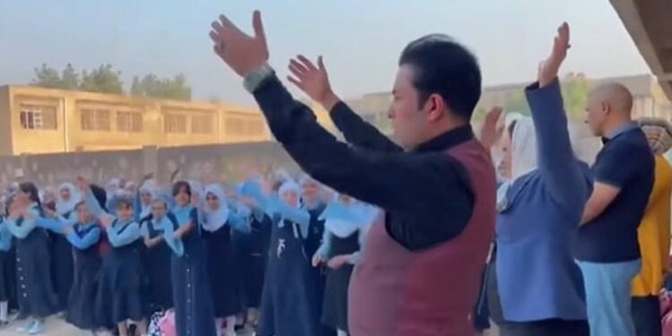 التربية توجه بتشكيل لجنة تحقيقية لأستضافة سعدون الساعدي في مدرسة