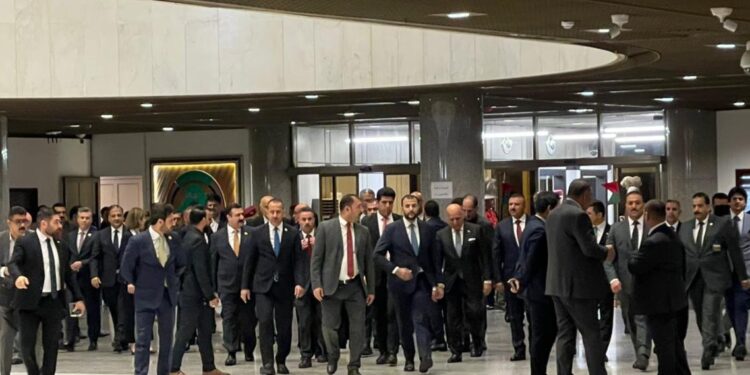 السير الذاتية لمرشحي الحقائب الوزارية