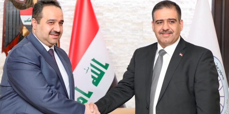 وزير التجارة يتسلم مهامه