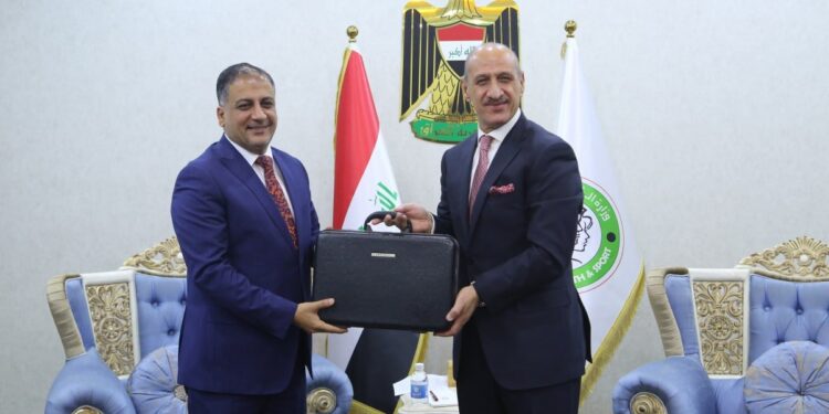 وزير الشباب والرياضة يستلم مهامه