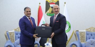 وزير التخطيط يتسلم مهامه