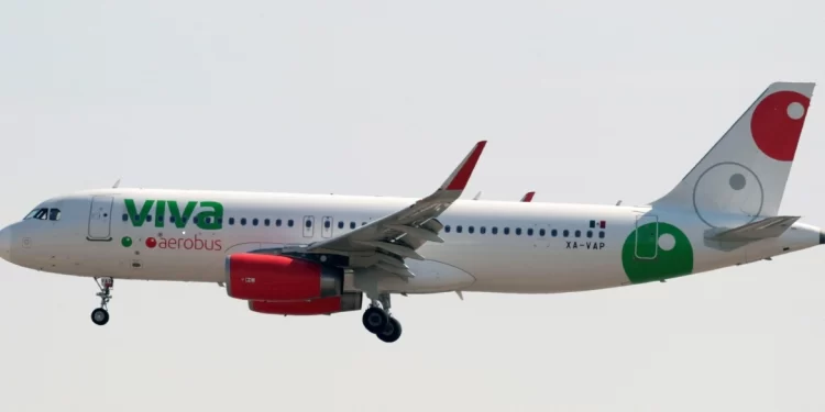 ثاني أغنى رجل في العالم يبيع طائرته الخاصة