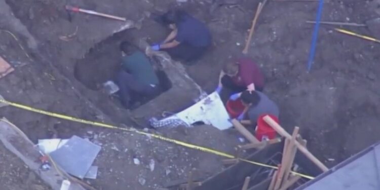 العثور على سيارة مدفونة قبل 3 عقود بحديقة منزل