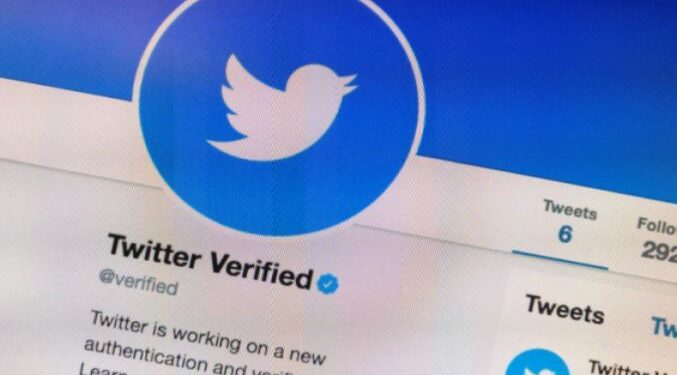 العلامة الزرقاء بحسابات تويتر قد تصبح مأجورة