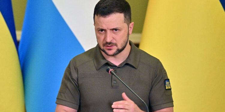 زيلينسكي .. روسيا طلبت 2000 طائرة مسيرة من إيران