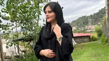 عائلة مهسا أميني ترفض مجددا مزاعم (السلطات الإيرانية) بشأن وفاتها