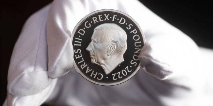 ظهور أول عملة معدنية تحمل صورة الملك تشارلز