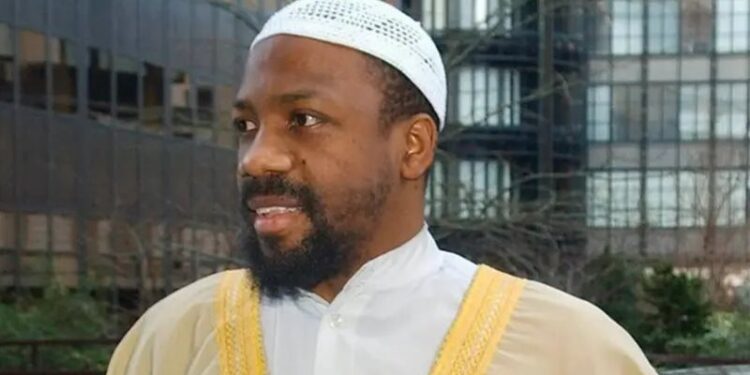 محاكمة متطرف حاول استدراج شرطية لتزويجها داعشيًا