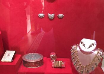 مجوهرات روسية “مضادة للحساسية” تغزو الشرق وتعتزم العودة إلى أوروبا