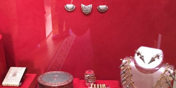 مجوهرات روسية “مضادة للحساسية” تغزو الشرق وتعتزم العودة إلى أوروبا