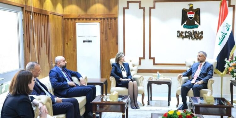 البحث في ملف عودة النازحين وتحديات تنفيذ الخطة الوطنية