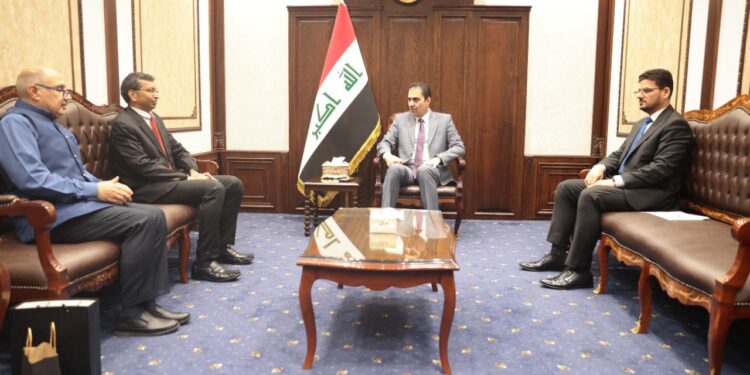 المندلاوي يستقبل السفير الهندي