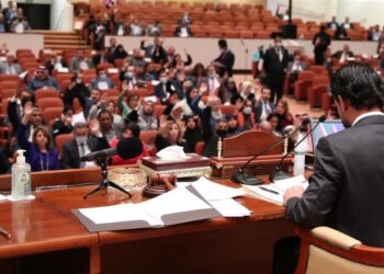 سبع بدلاء يؤدون اليمين الدستورية كنواب في البرلمان