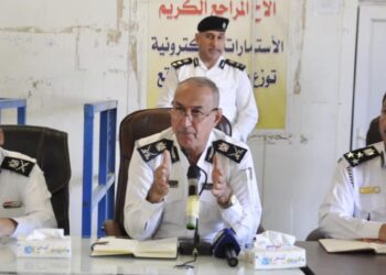 مدير المرور العام يعقد مؤتمراً موسع مع العاملين في مجمعات التسجيل في بغداد