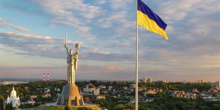 دوي صافرات الإنذار في جميع أنحاء أوكرانيا