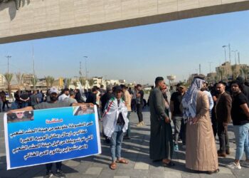اصحاب عقود الحشد الشعبي يتظاهرون في التحرير ويكشفون فساداً بملف (المفسوخة عقودهم)