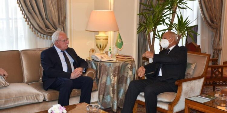 الأمين العام لجامعة الدول العربية يدعو دول العالم كافة للاعتراف بــ(الدولة الفلسطينية)