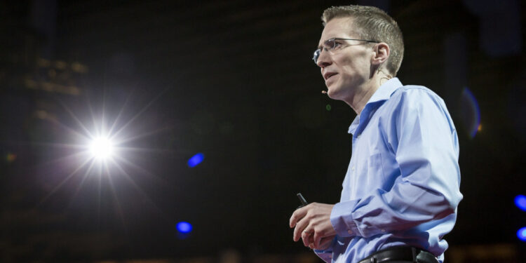 ضربة في الرأس حوّلته إلى عبقري في الرياضيات والهندسة !