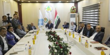 وزير النفط يعلن عن تطوير حقلين وخطط لاستثمار (1100 مقمق) من الغاز المصاحب