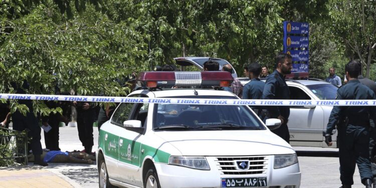 ايران ,, جندي يقتل 4 رجال من الشرطة “لأسباب شخصية”