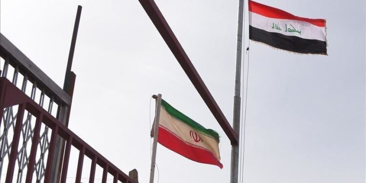 إيران تعلن تشغيل حقل نفطي مشترك مع العراق