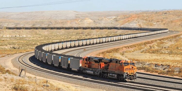 سياسي عراقي .. الربط السككي مع إيران سيكون طريقا لتهريب الممنوعات