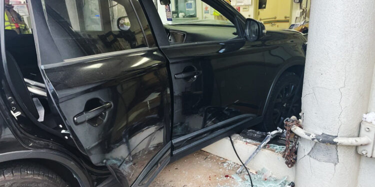 سيارة تدهس صاحبتها 3 مرات