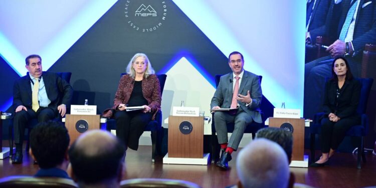 السفير البريطاني يحث العراق على إبرام اتفاقيات جديدة بشأن المياه