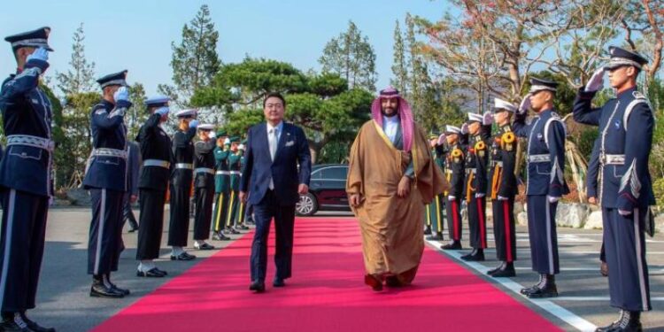 بن سلمان يغادر كوريا ويبعث ببرقية شكر لرئيسها