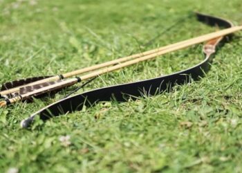إيطالي يقتل شخص من البيرو بسهم من النافذة ,, وهو يحتفل بميلاد ابنه
