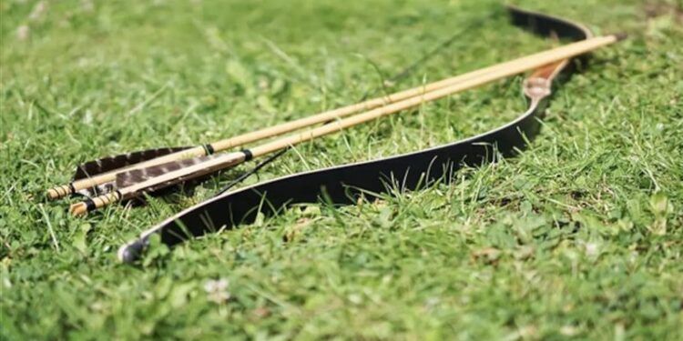 إيطالي يقتل شخص من البيرو بسهم من النافذة ,, وهو يحتفل بميلاد ابنه