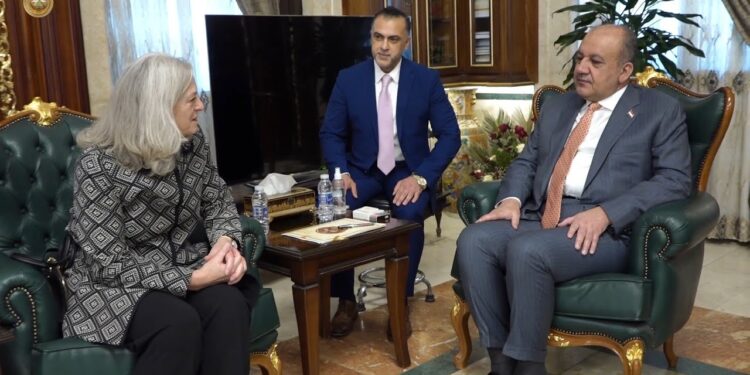 وزير الدفاع يلتقي السفير الأمريكي في العراق