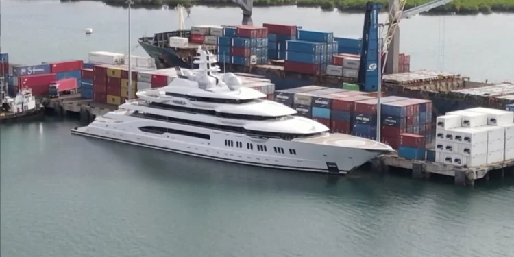 تصميم يختاً فاخراً على شكل سلحفاة يتسع لـ60 ألف شخص .. سينطلق من السعودية ليجول العالم