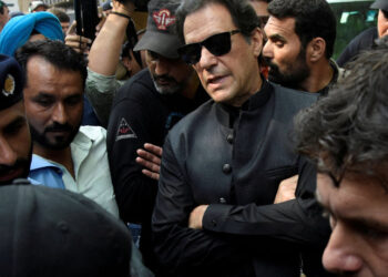 نجاة عمران خان من محاولة اغتيال شرق باكستان