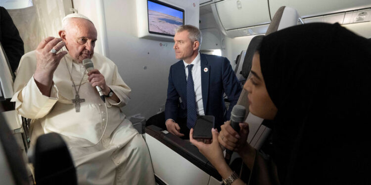 البابا فرانسيس يجيب على سؤال حول (الاحتجاجات الإيرانية)