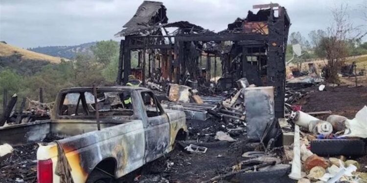 نيزك يسقط على منزل في كاليفورنيا ويدمره بالكامل