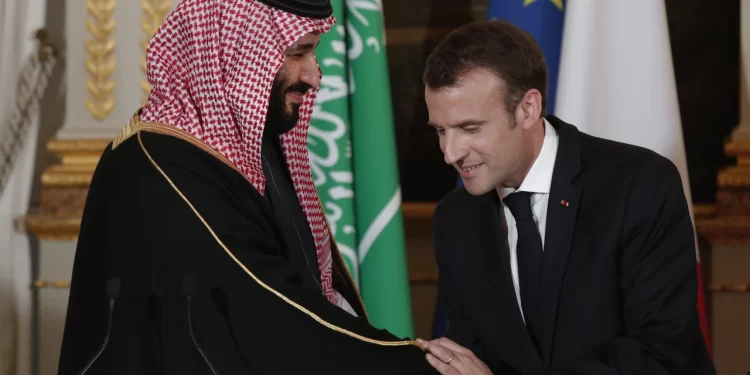 ماكرون يتصل بولي عهد السعودية